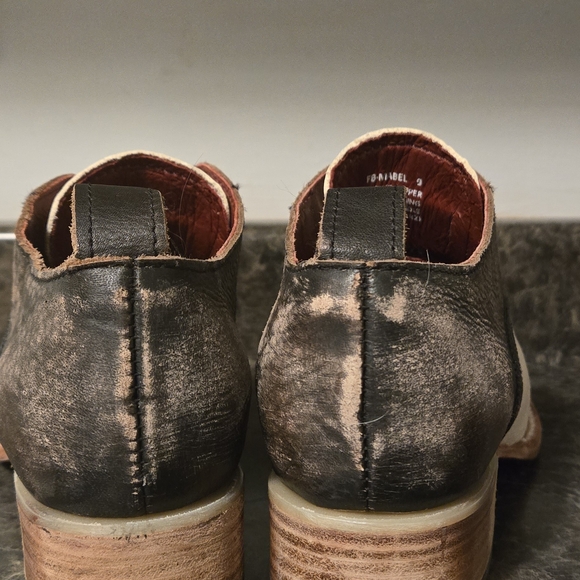 Men's Black and White Leather Shoes - Picture 5 of 9